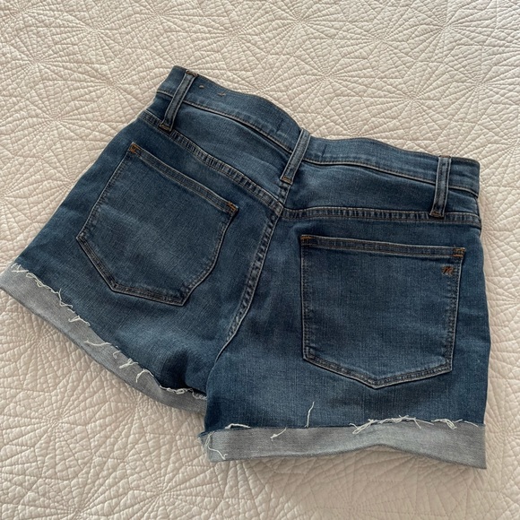 Madewell denim size 26 high-rise shorts - Picture 2 of 6